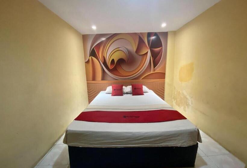 בית מלון כפרי Reddoorz Near Gedung Kesenian Palopo