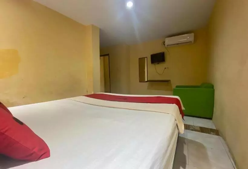 Hotelli Reddoorz Near Gedung Kesenian Palopo