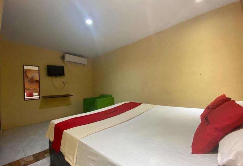 בית מלון כפרי Reddoorz Near Gedung Kesenian Palopo