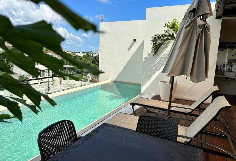 Moonshine Tulum Hotel & Hostel