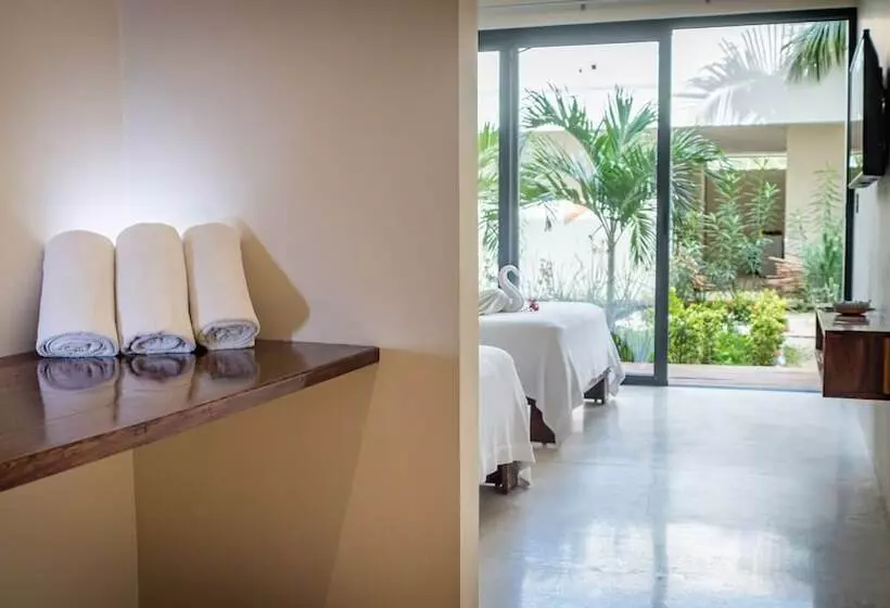 Moonshine Tulum Hotel & Hostel