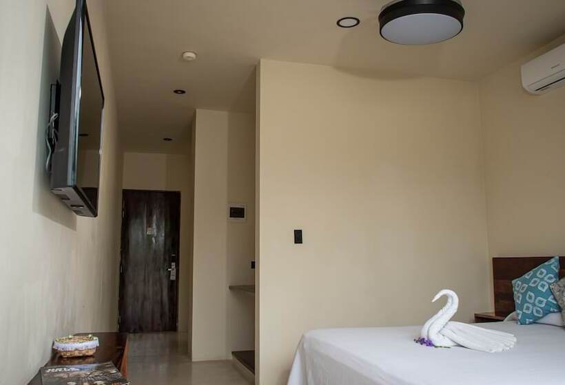 Moonshine Tulum Hotel & Hostel