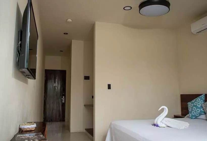 Moonshine Tulum Hotel & Hostel