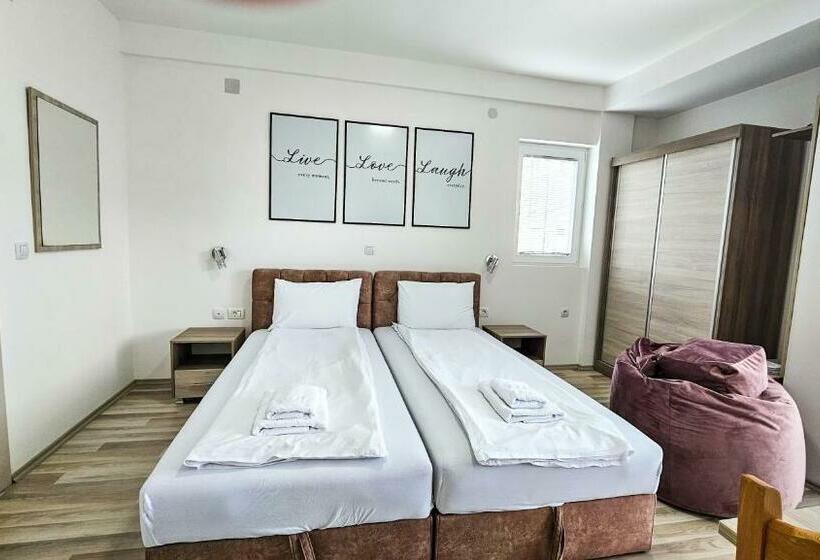 پانسیون Villa Frasoro