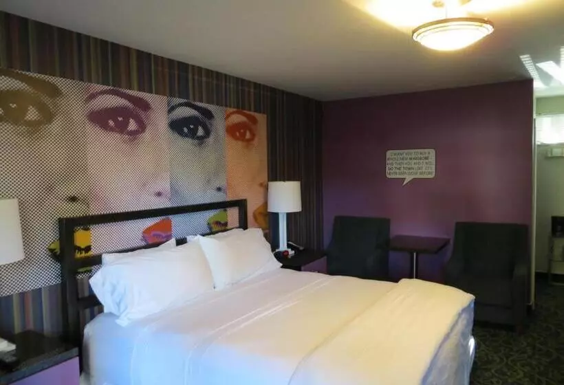 Hotel 7 Springs Inn & Suites