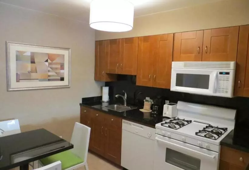 Hotel 7 Springs Inn & Suites