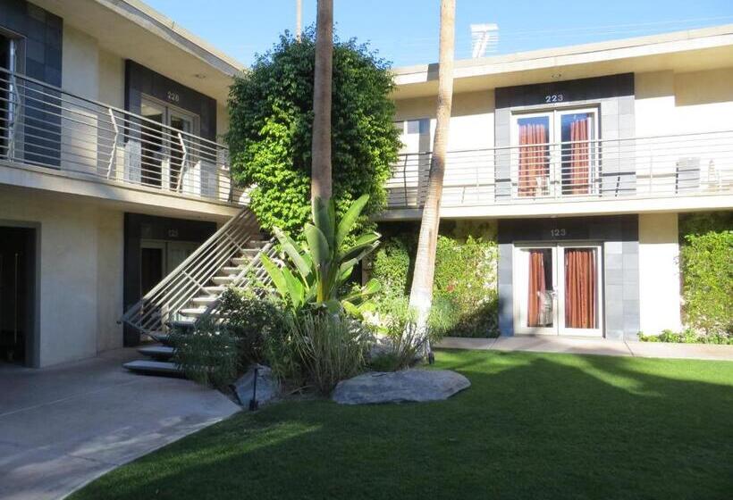 فندق 7 Springs Inn & Suites