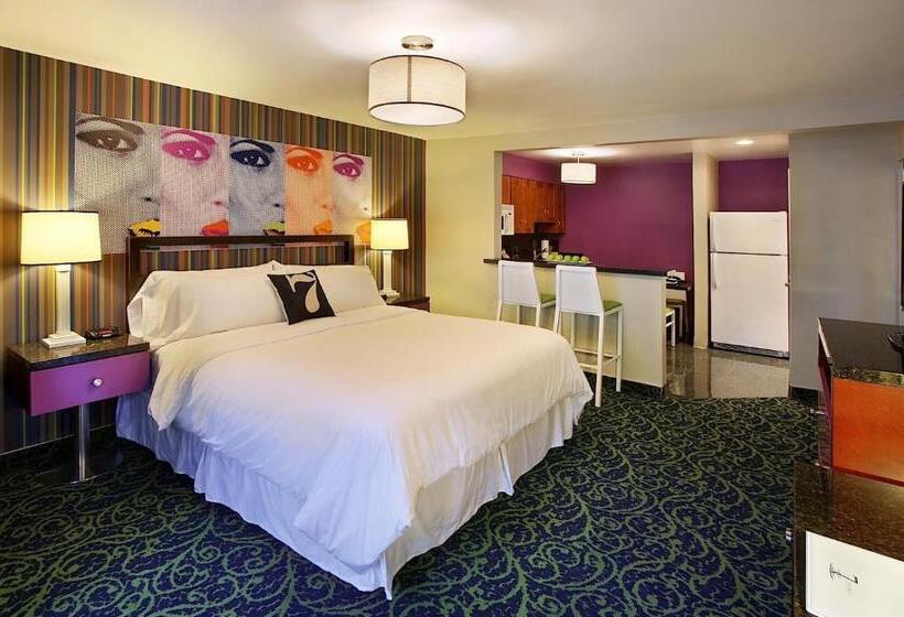 فندق 7 Springs Inn & Suites