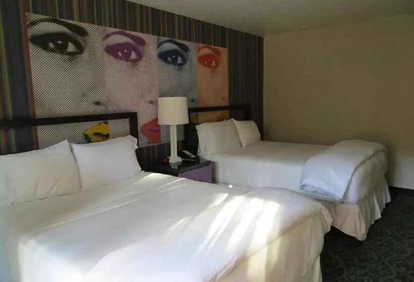 Hotel 7 Springs Inn & Suites