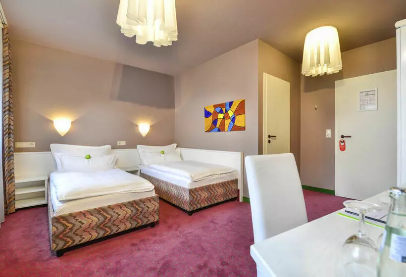 Airport Hotel By The New Yorker