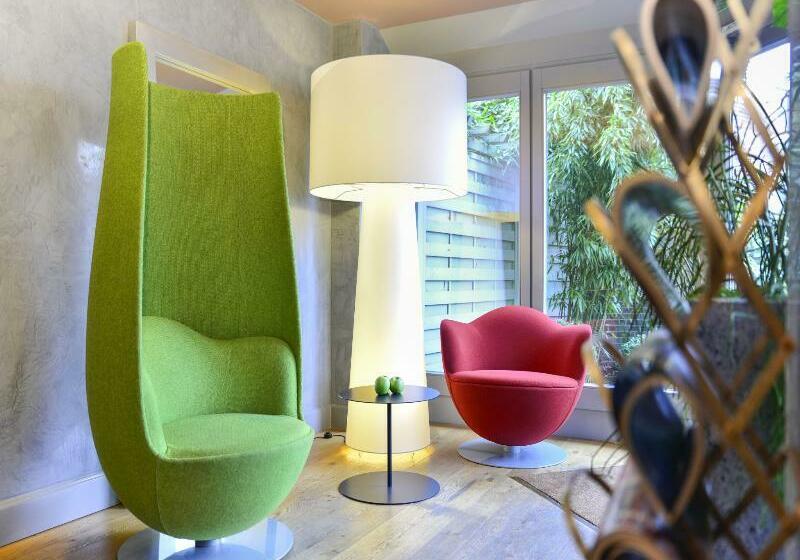 Airport Hotel By The New Yorker