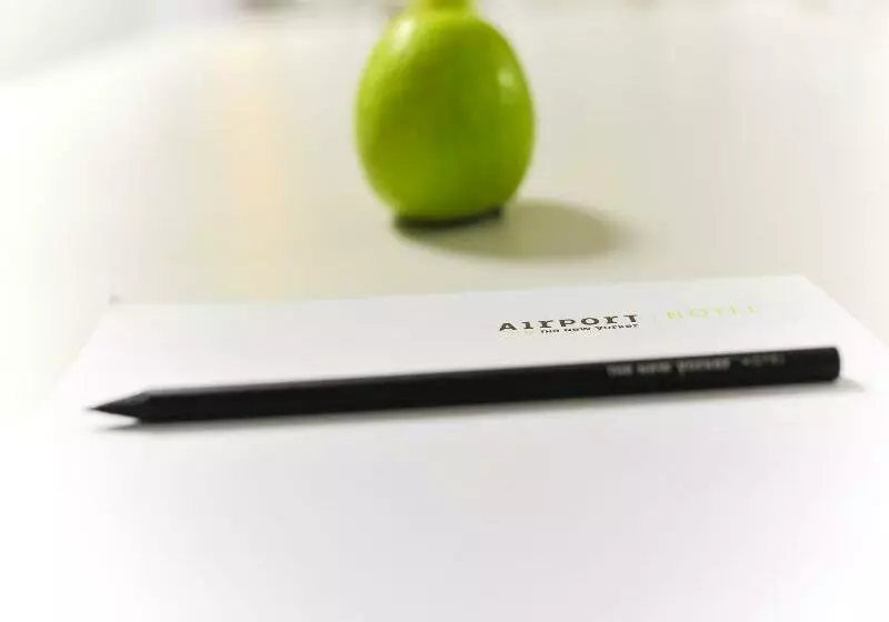 Airport Hotel By The New Yorker