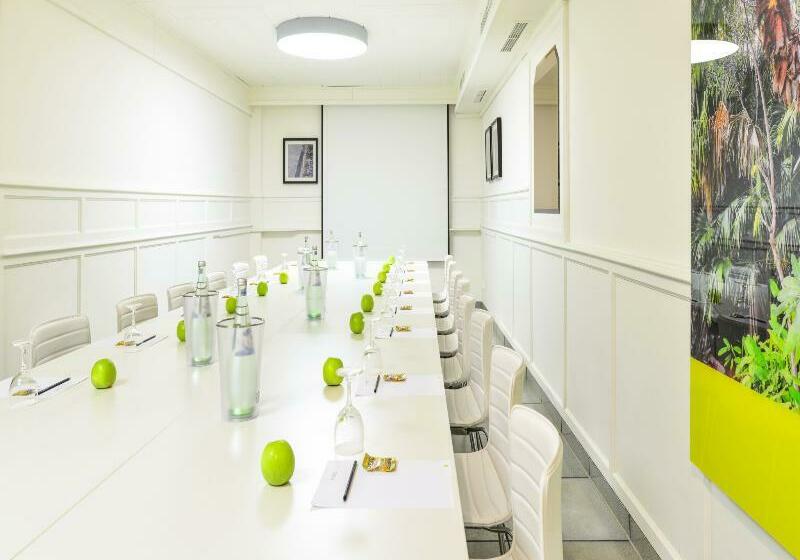 Airport Hotel By The New Yorker