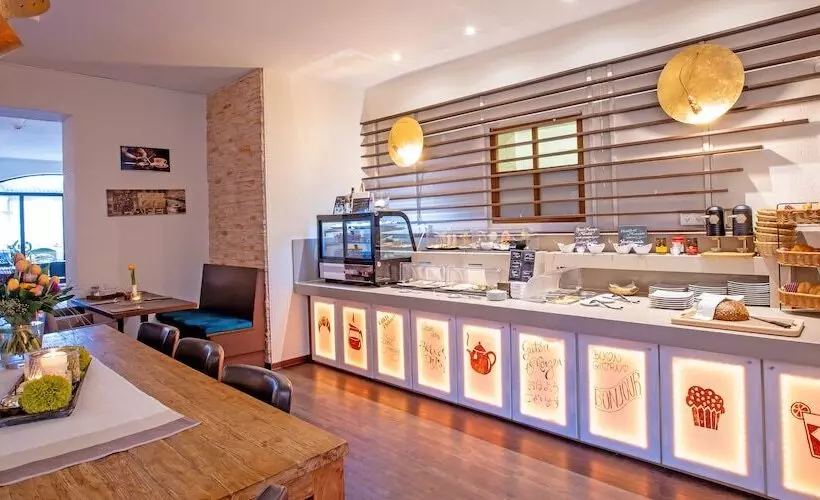 ホテル Das Kronprinz