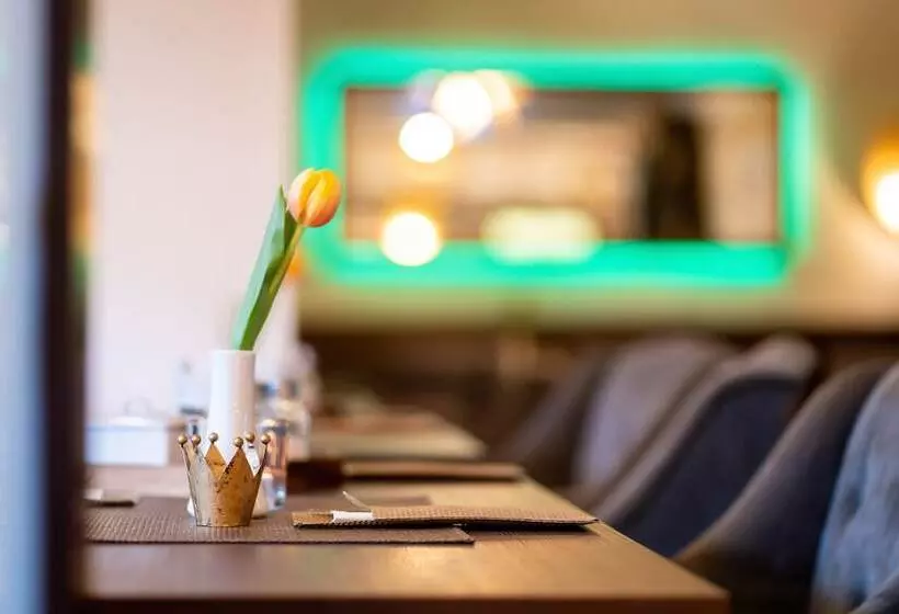 ホテル Das Kronprinz