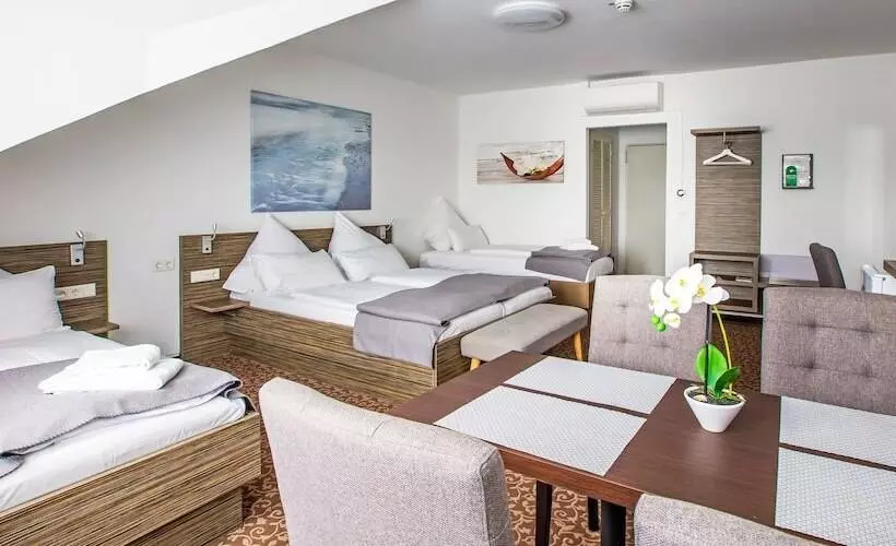 ホテル Das Kronprinz