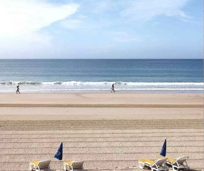 Отель Golden Sands