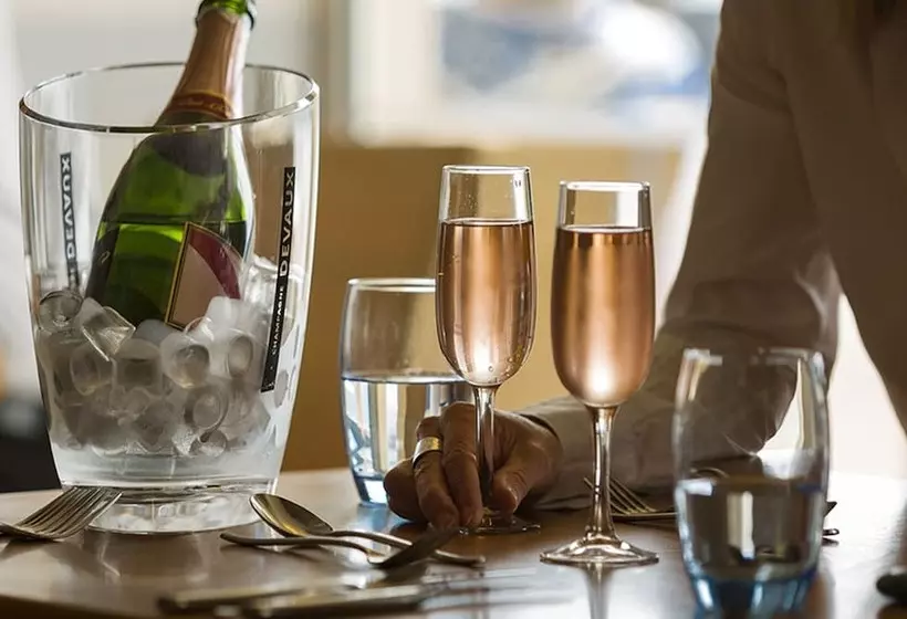 Отель Golden Sands