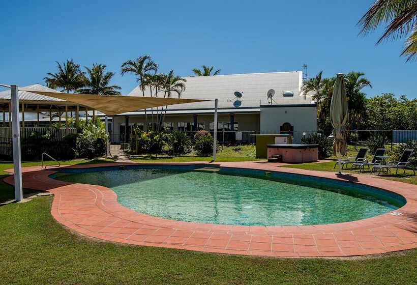 Отель Illawong Beach Resort