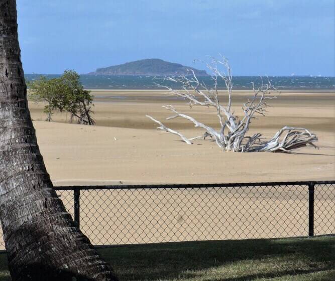 Hotel Illawong Beach Resort