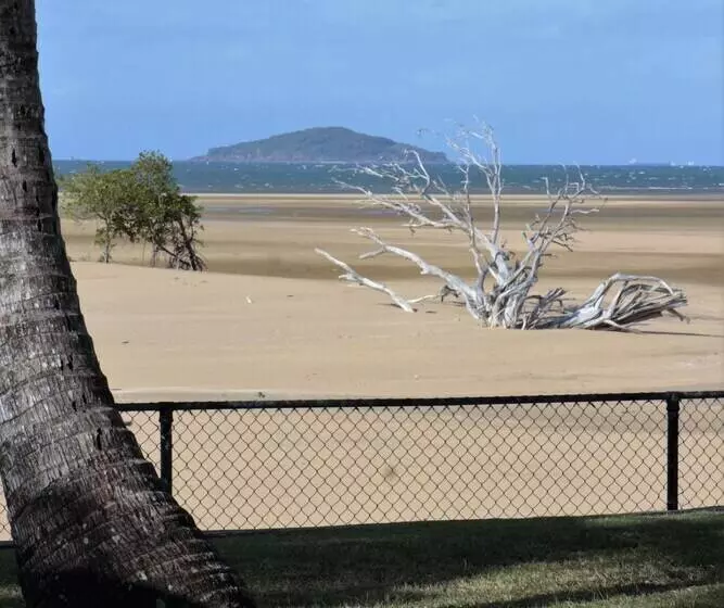 هتل Illawong Beach Resort