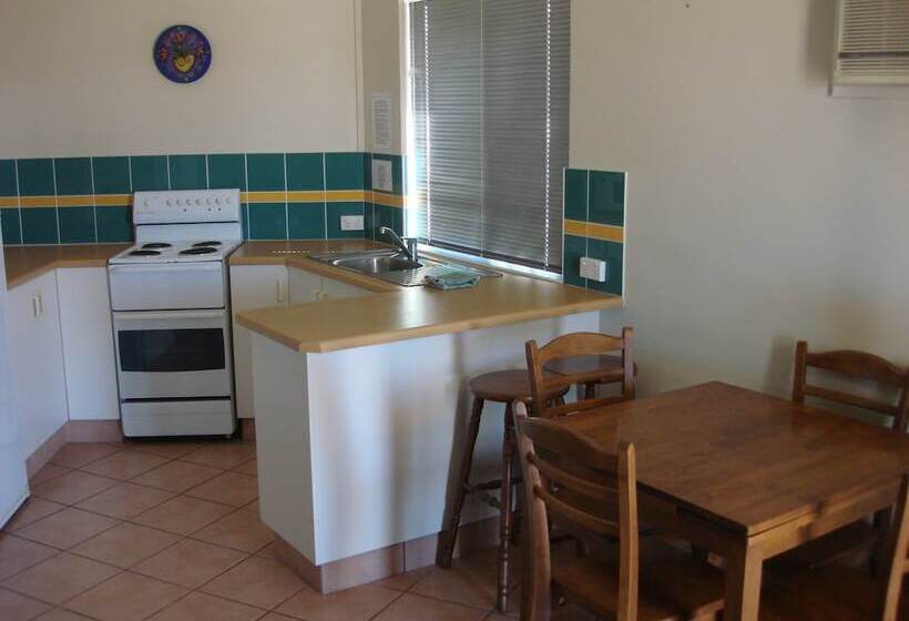 Отель Illawong Beach Resort