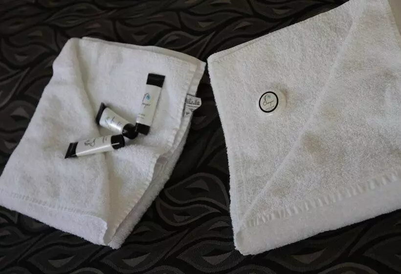 هتل Illawong Beach Resort