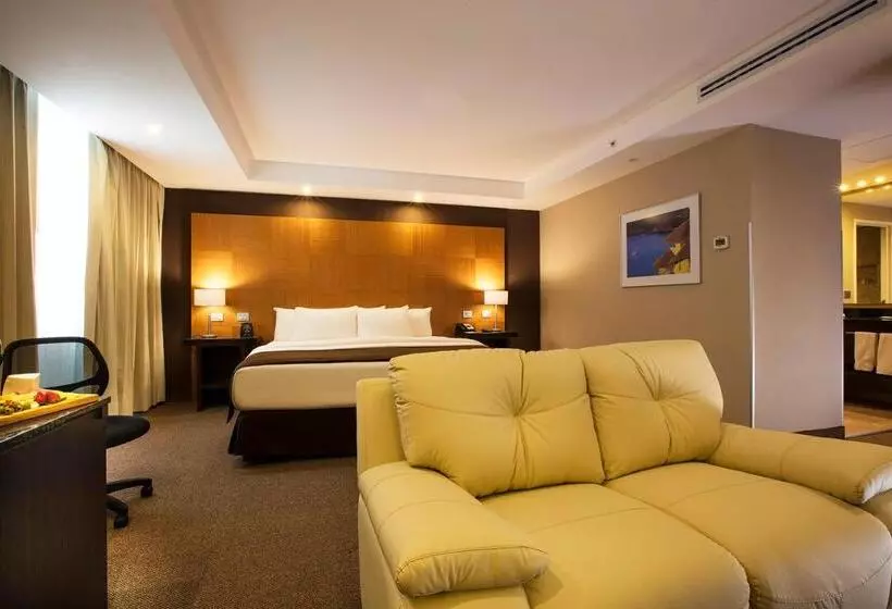 هتل Krystal Urban Aeropuerto Ciudad De Mexico