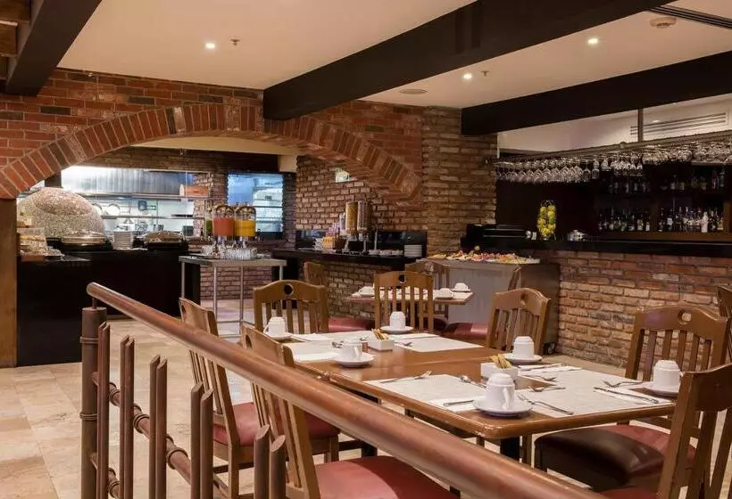 هتل Krystal Urban Aeropuerto Ciudad De Mexico