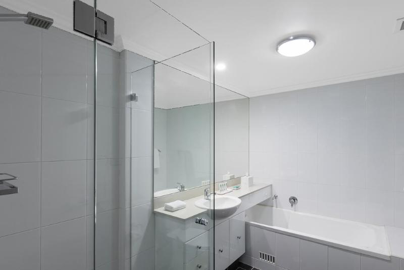 Отель Meriton Suites Bondi Junction