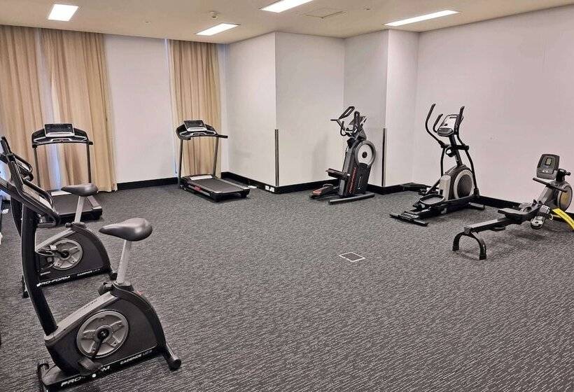 Hotelli Metro Advance Apartments &