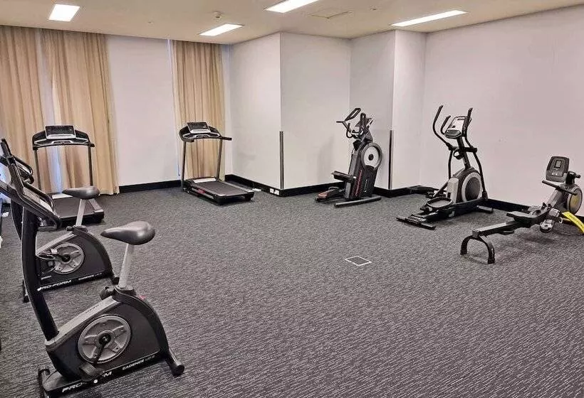 Отель Metro Advance Apartments &