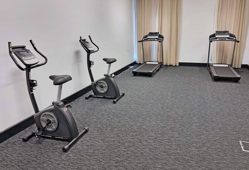 Hotelli Metro Advance Apartments &