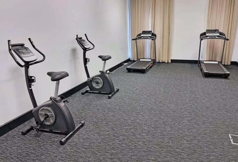 Отель Metro Advance Apartments &