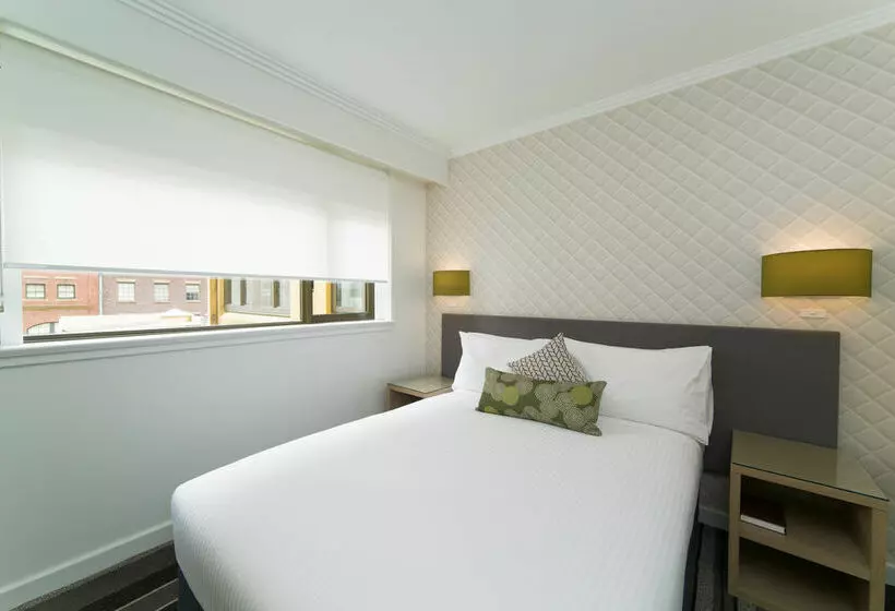 בית מלון כפרי Metro On Pitt