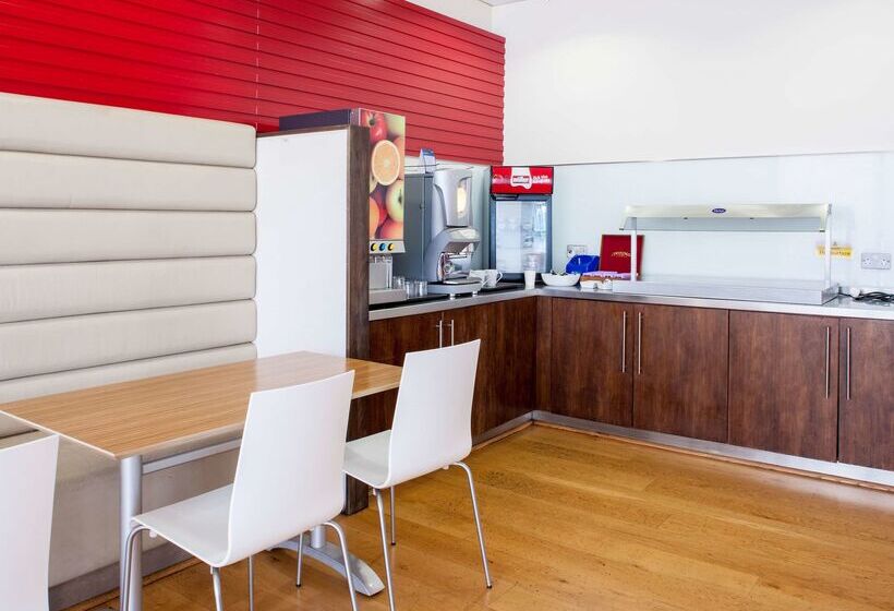 فندق Travelodge London Kew Bridge