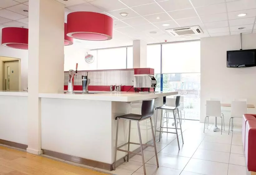 酒店 Travelodge London Kew Bridge