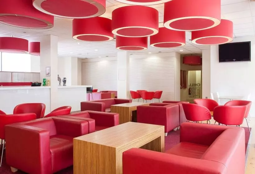 酒店 Travelodge London Kew Bridge