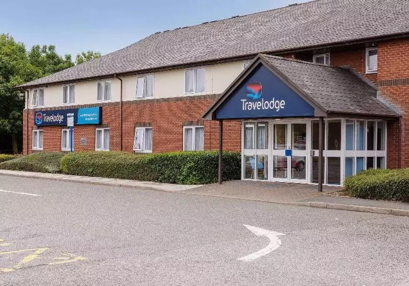 Отель Travelodge Wakefield Woolley Edge M1 Northbound