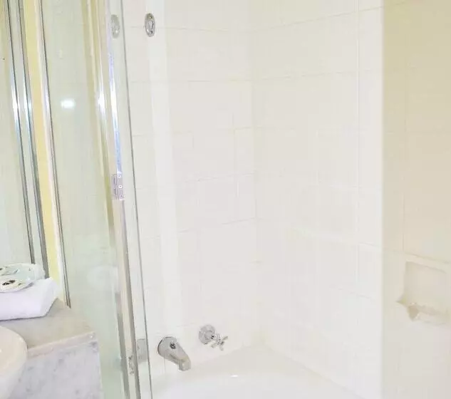 Knightsbridge Apartments