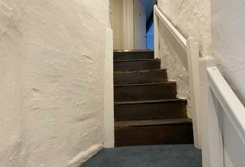 ベッドアンドブレックファースト Coffee & Stays At Cartmel Square