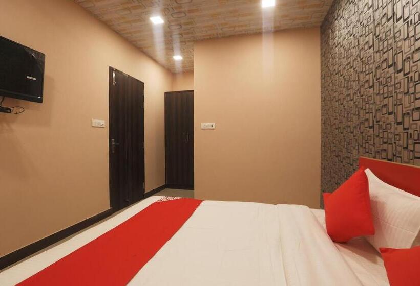 هتل Oyo 42640 Day Night Resort