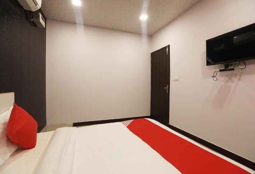هتل Oyo 42640 Day Night Resort