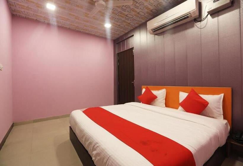 هتل Oyo 42640 Day Night Resort