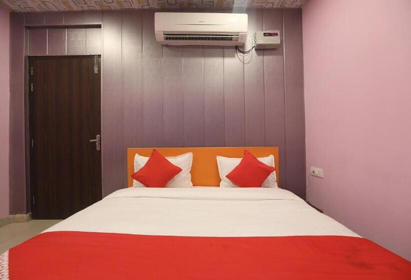 هتل Oyo 42640 Day Night Resort