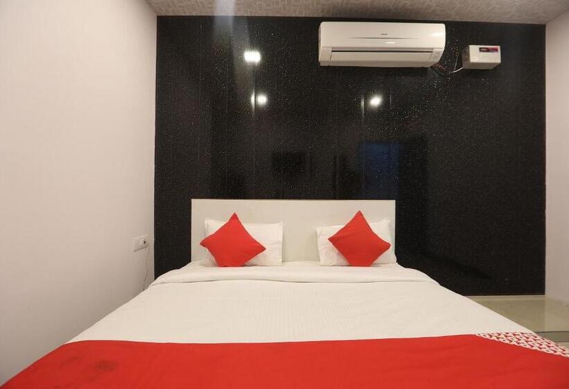 هتل Oyo 42640 Day Night Resort