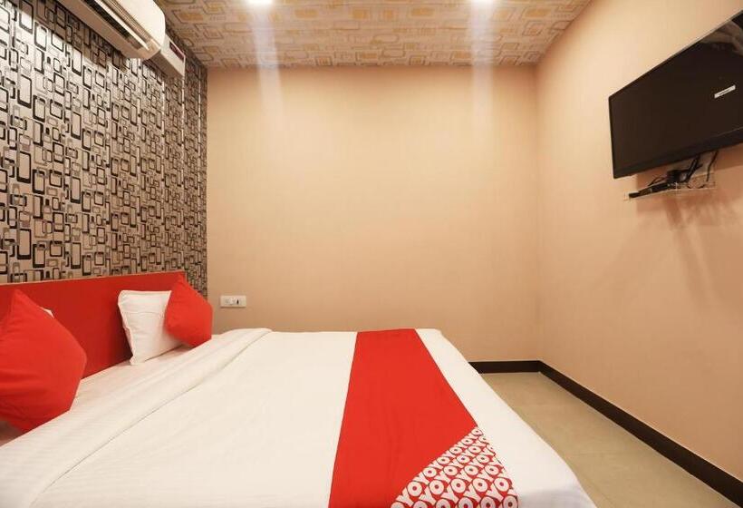 هتل Oyo 42640 Day Night Resort