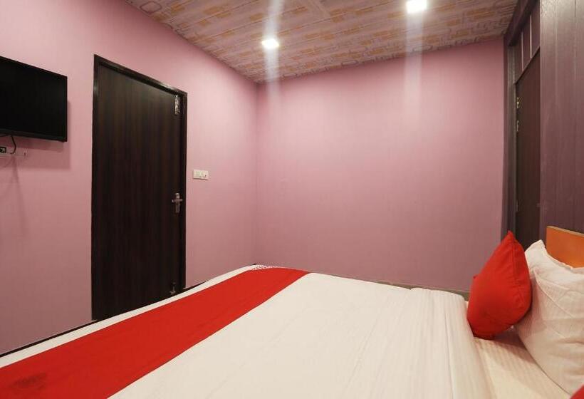 هتل Oyo 42640 Day Night Resort