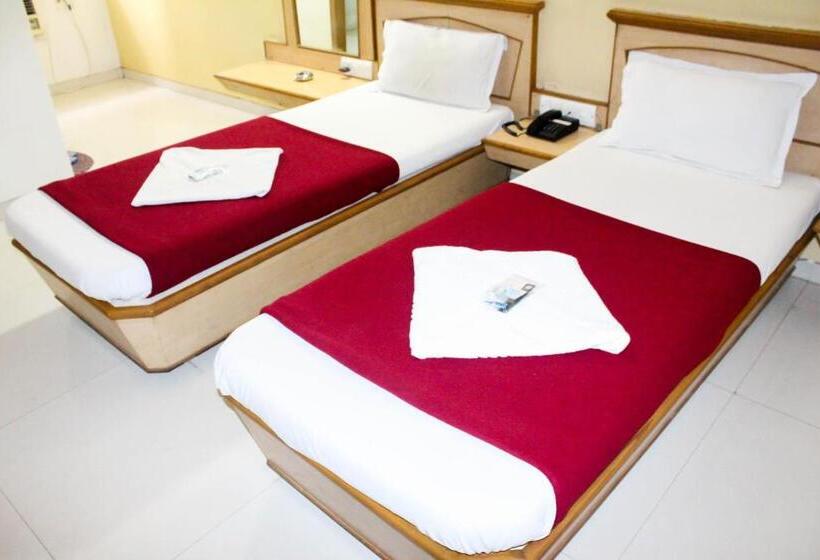 בית מלון כפרי Jay International