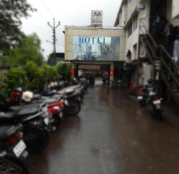 בית מלון כפרי Jay International